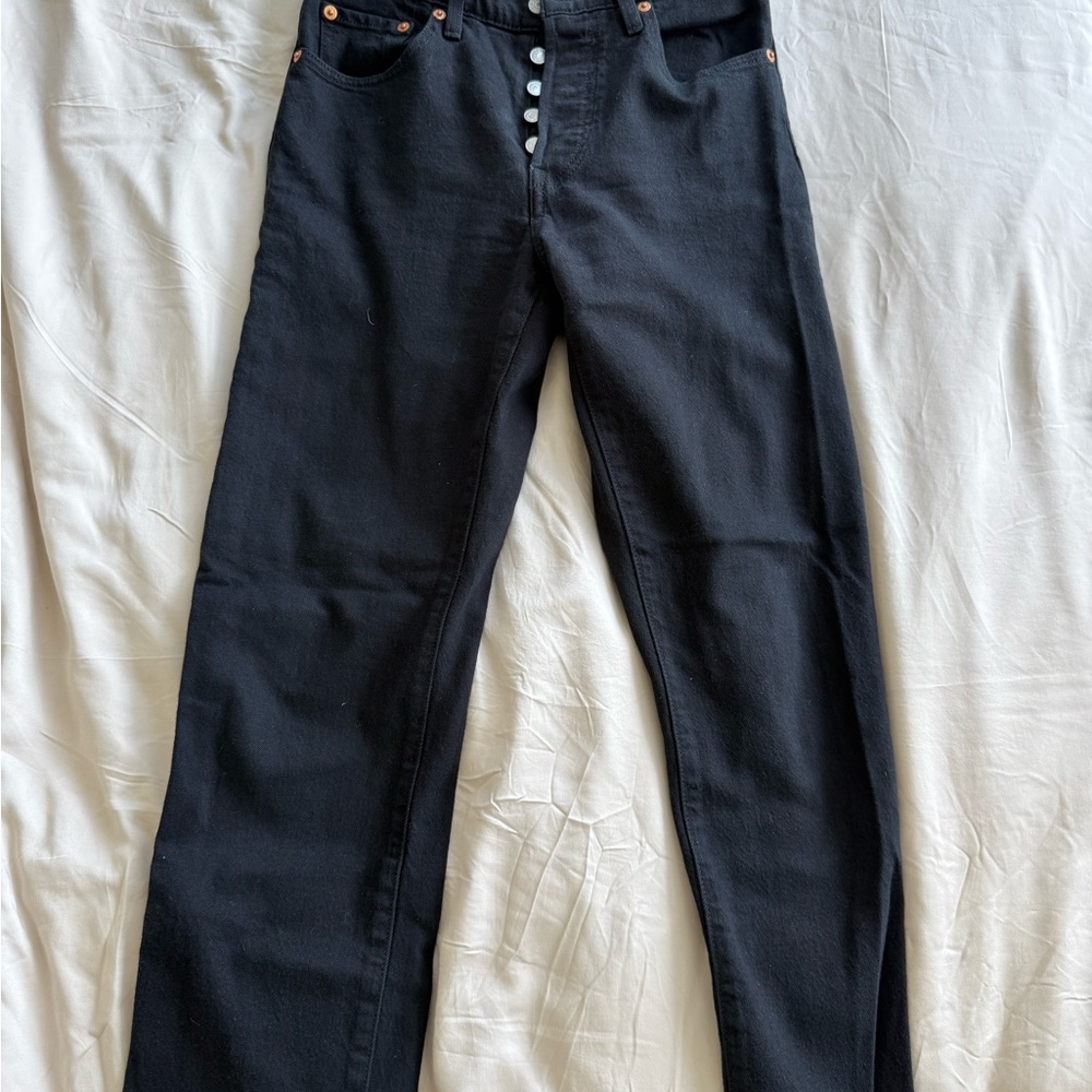Levi’s 501 cropped in black